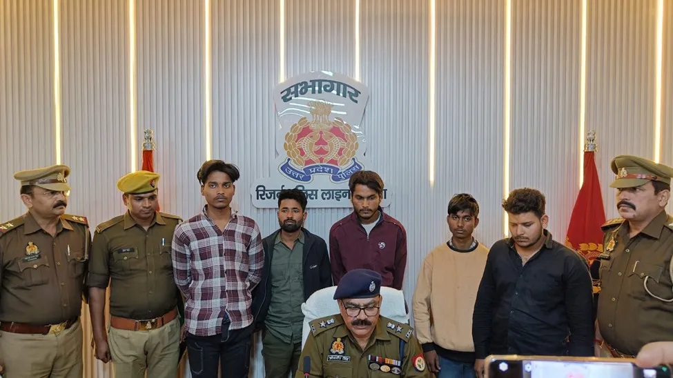 Ballia News : बलिया पुलिस की बड़ी सफलता: चोरी के 5 आरोपी गिरफ्तार, 3 ट्रैक्टर और 2 बाइक बरामद
