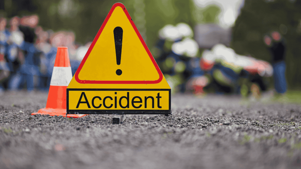 Ballia trailer accident: Hits divider on NH 31