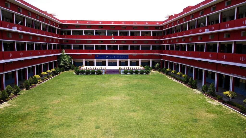 1. सेंट जेवियर्स स्कूल (St. Xavier's School)